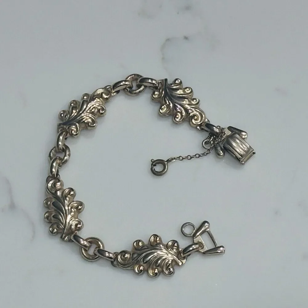 Vintage Barclay Bracelet Gold Tone Scroll Leaf Link Safety Chain 7.5